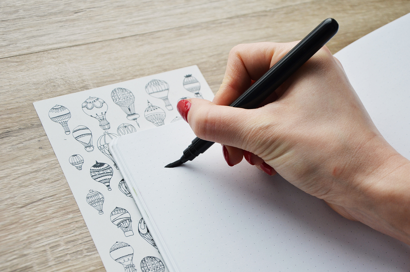 Kaligrafia - czym różnią się od siebie brush peny 04 Porównanie brush penów do kaligrafii